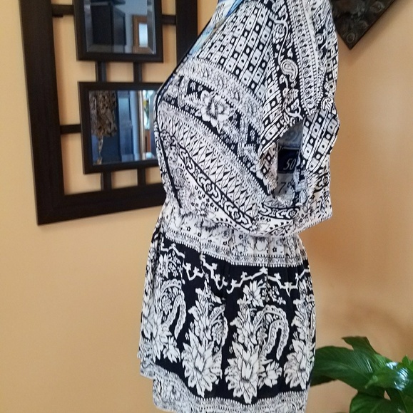 (HOLD) FLORAL DESIGN ROMPER SHORTS - Picture 4 of 8